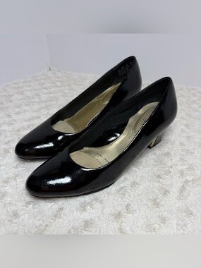 Soft Style Black Patent Low Heel Round Toe Pumps